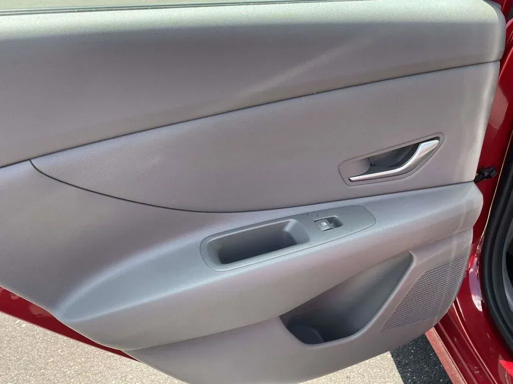 2025 Hyundai Elantra SEL Convenience thumbnail 11