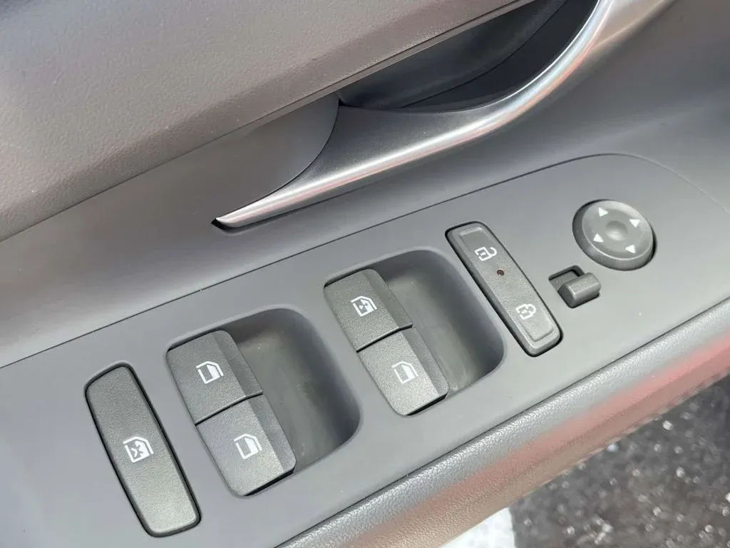 2025 Hyundai Elantra SEL Convenience thumbnail 14