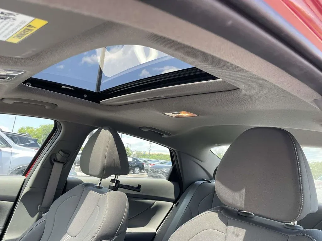 2025 Hyundai Elantra SEL Convenience thumbnail 15