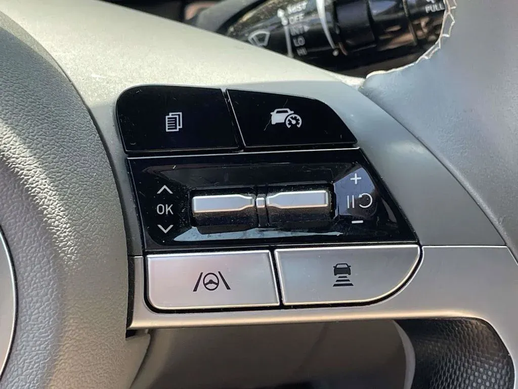 2025 Hyundai Elantra SEL Convenience thumbnail 23