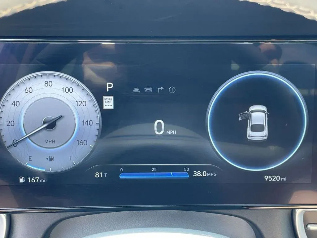 2025 Hyundai Elantra SEL Convenience thumbnail 25