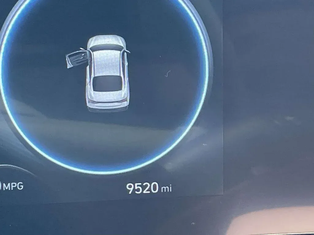 2025 Hyundai Elantra SEL Convenience thumbnail 26