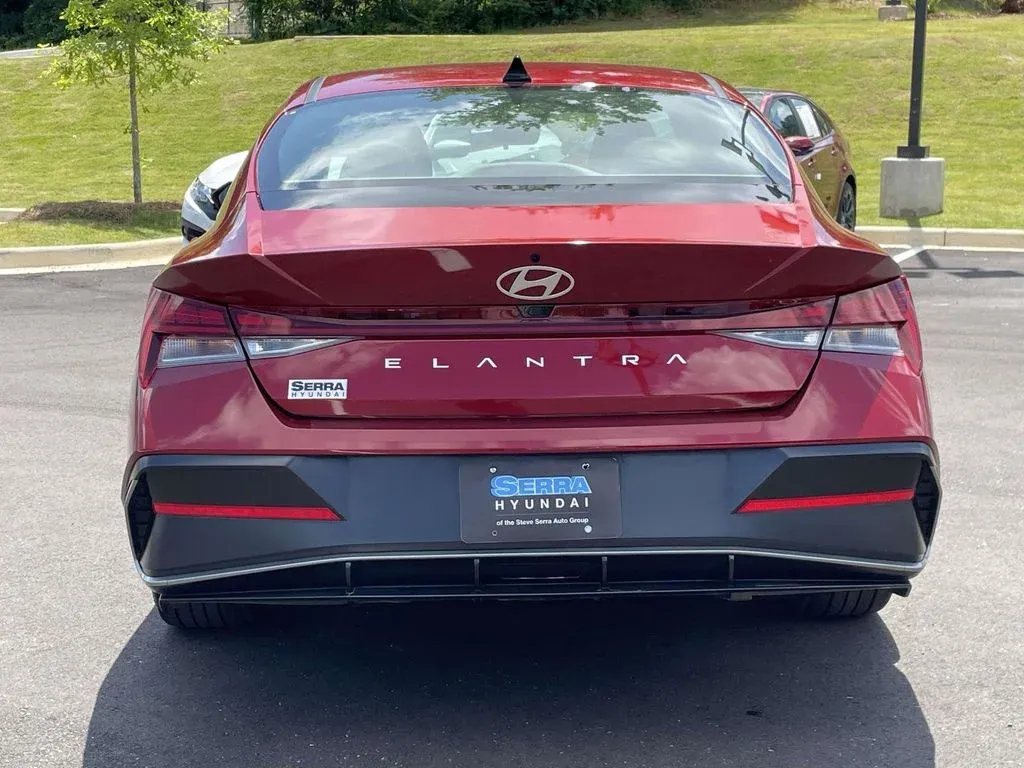 2025 Hyundai Elantra SEL Convenience thumbnail 4