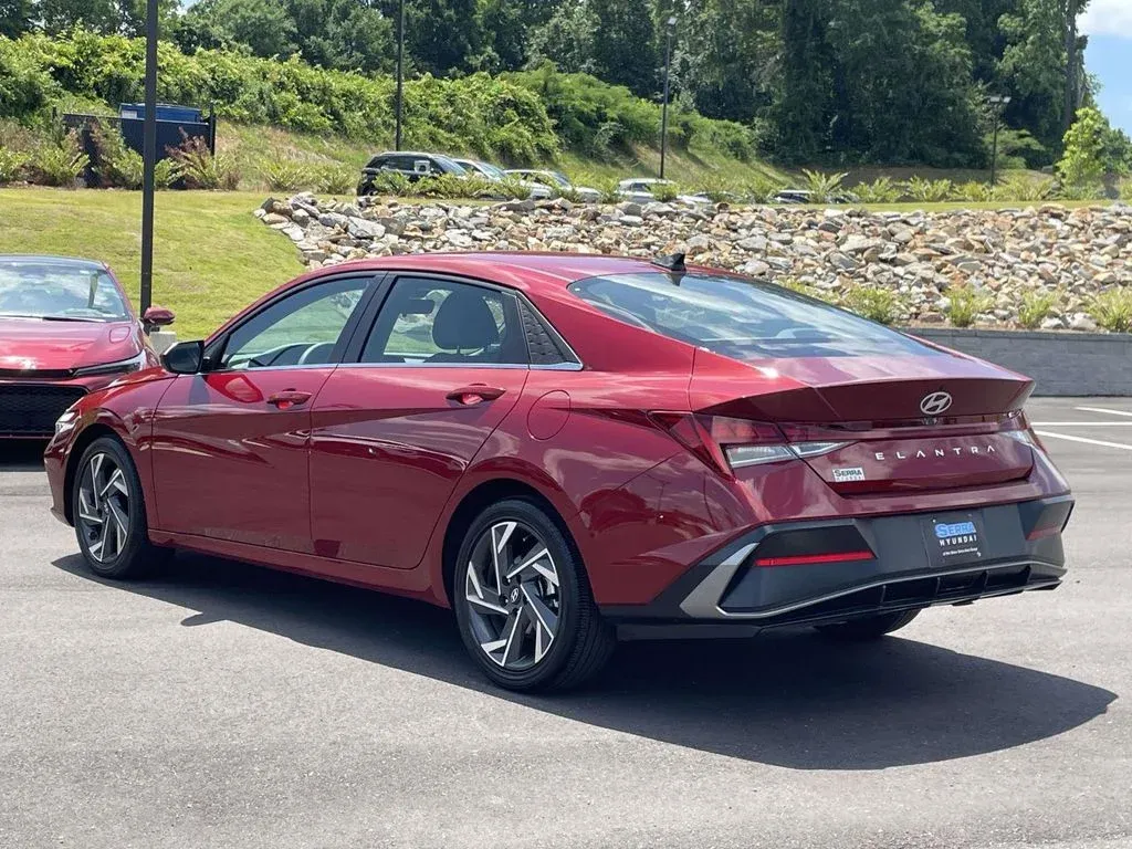 2025 Hyundai Elantra SEL Convenience thumbnail 5