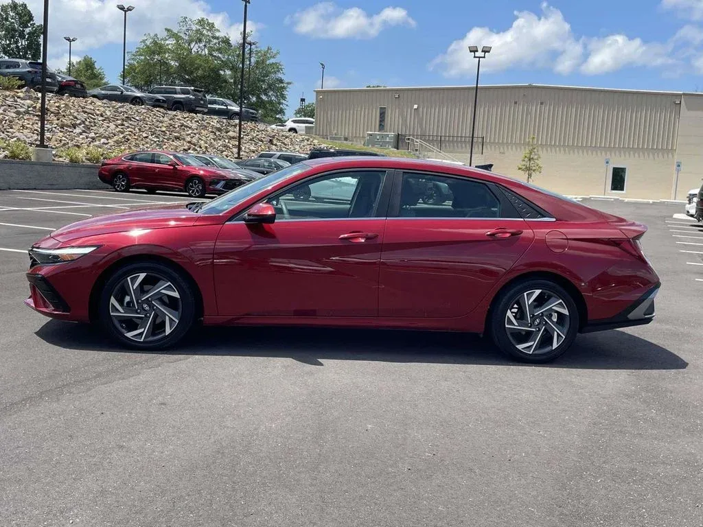 2025 Hyundai Elantra SEL Convenience thumbnail 6