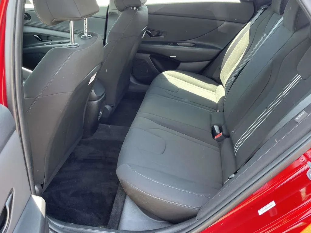 2025 Hyundai Elantra SEL Sport thumbnail 10