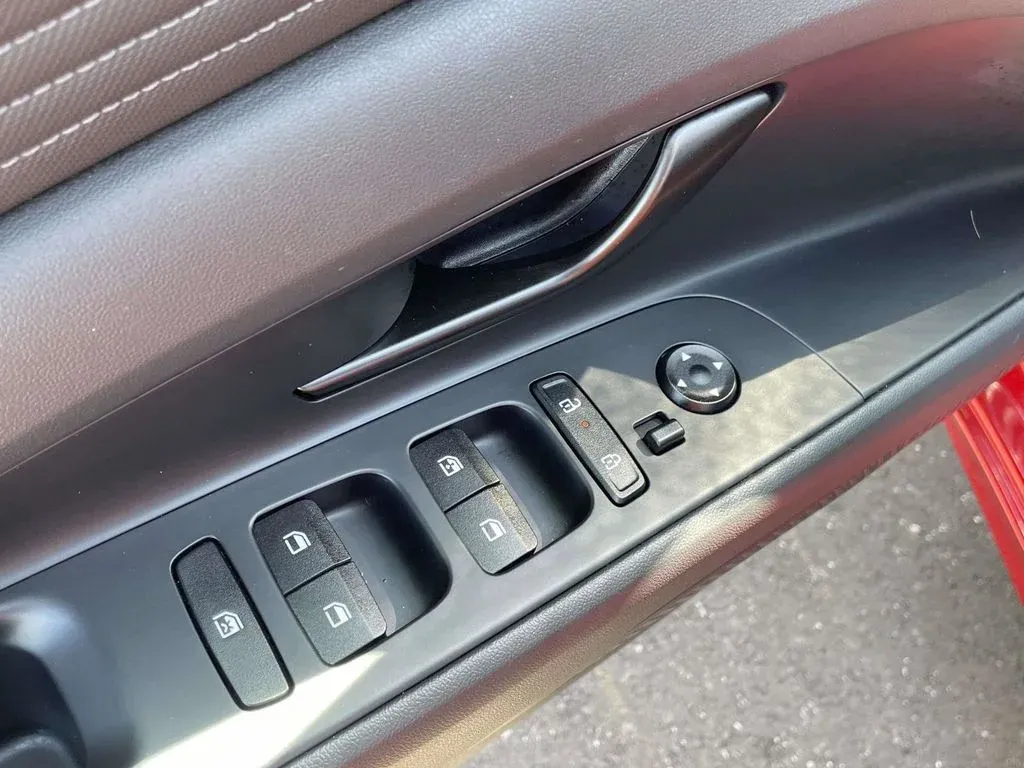 2025 Hyundai Elantra SEL Sport thumbnail 14