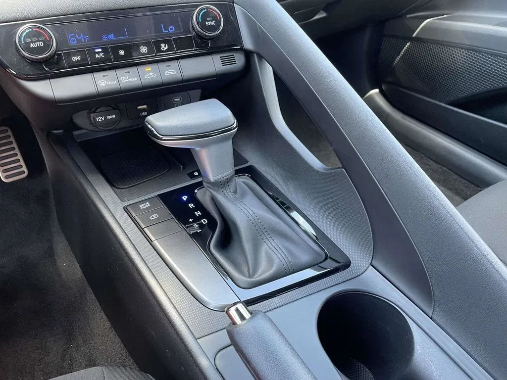 2025 Hyundai Elantra SEL Sport thumbnail 18