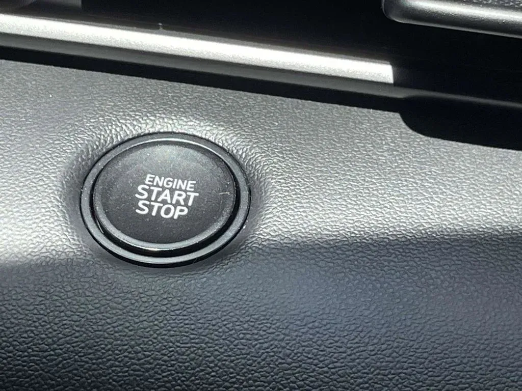 2025 Hyundai Elantra SEL Sport thumbnail 19