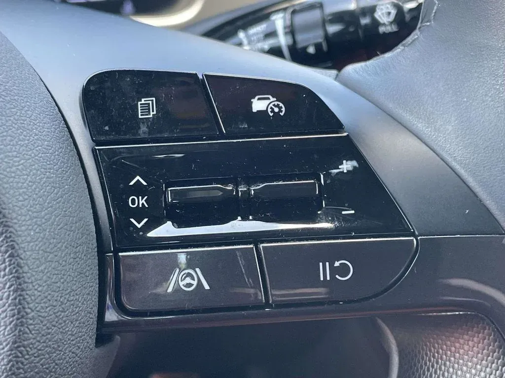 2025 Hyundai Elantra SEL Sport thumbnail 20