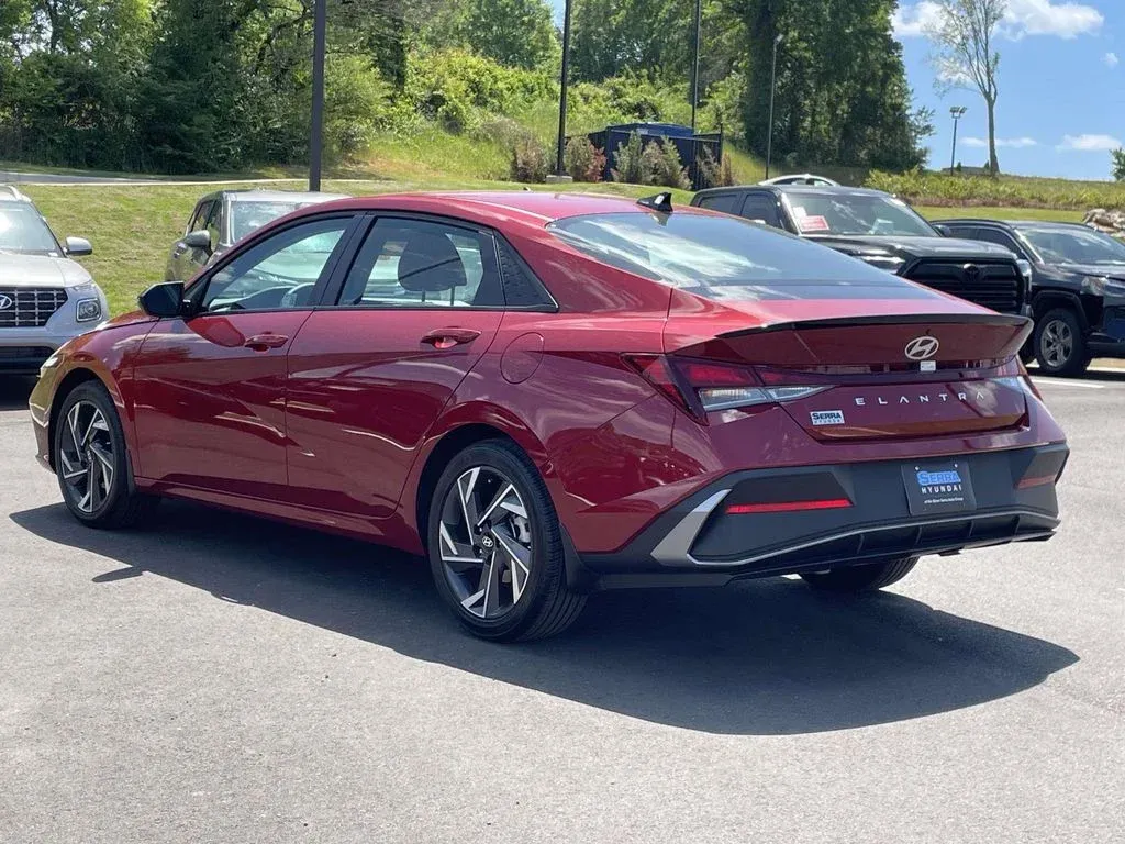 2025 Hyundai Elantra SEL Sport thumbnail 5