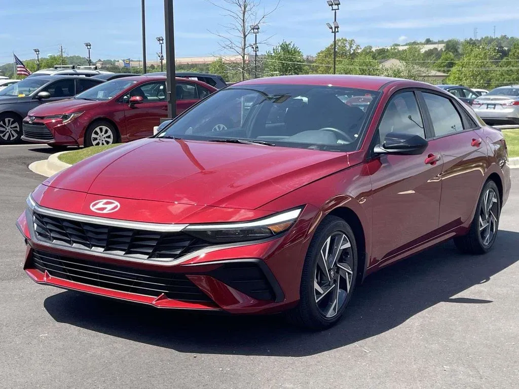 2025 Hyundai Elantra SEL Sport thumbnail 7