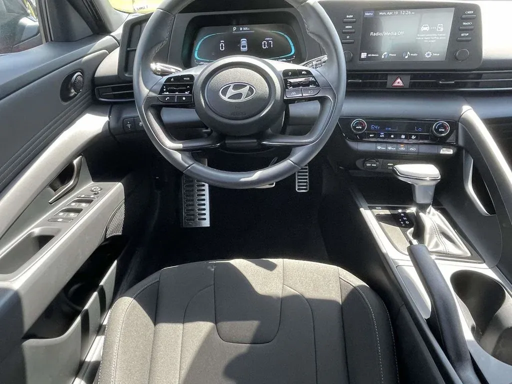 2025 Hyundai Elantra SEL Sport thumbnail 9
