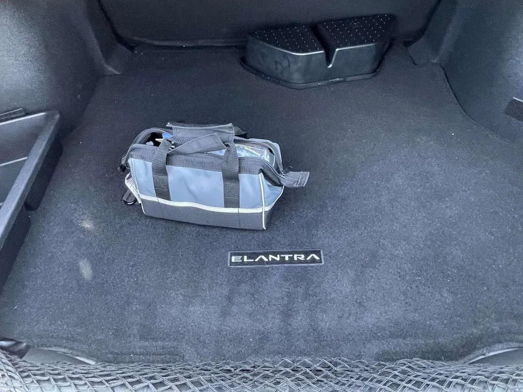 2025 Hyundai Elantra SEL Sport thumbnail 12