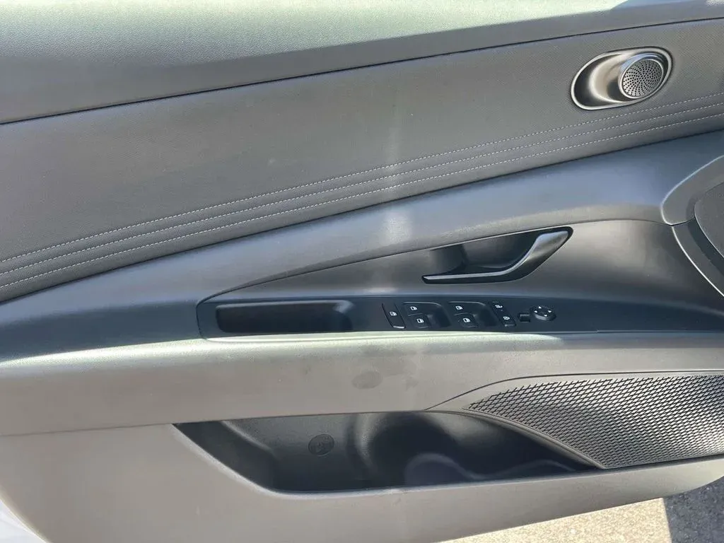 2025 Hyundai Elantra SEL Sport thumbnail 15