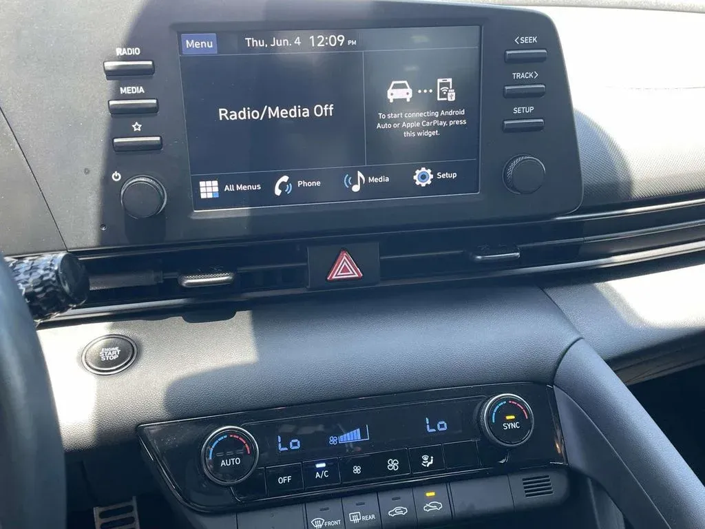 2025 Hyundai Elantra SEL Sport thumbnail 18