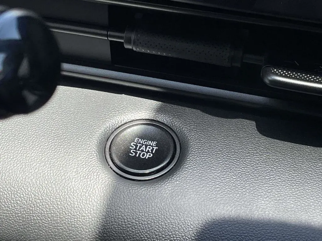 2025 Hyundai Elantra SEL Sport thumbnail 22