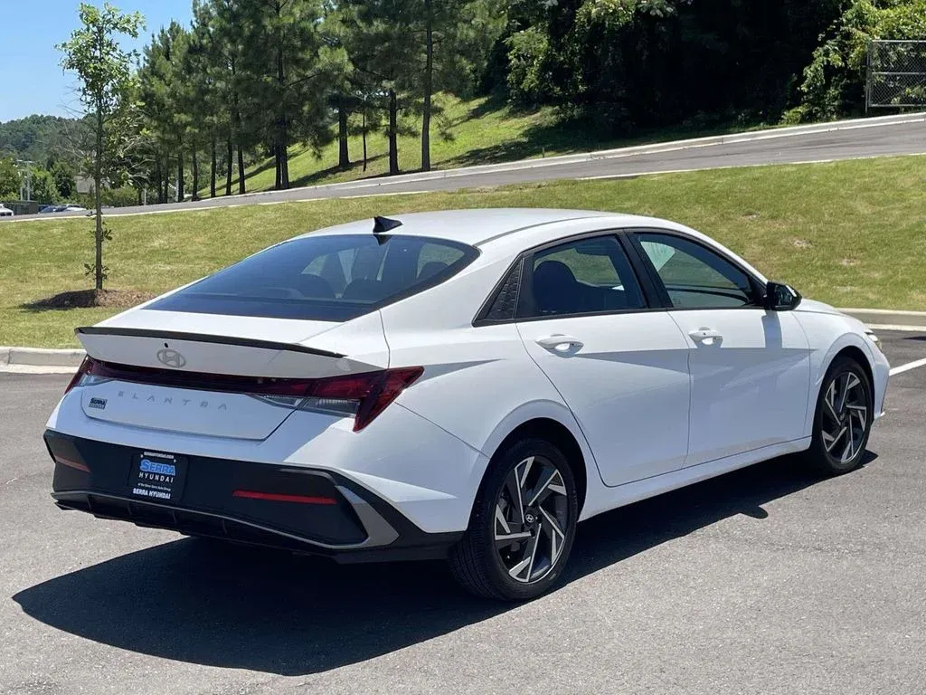 2025 Hyundai Elantra SEL Sport thumbnail 3