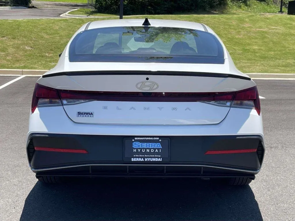 2025 Hyundai Elantra SEL Sport thumbnail 4