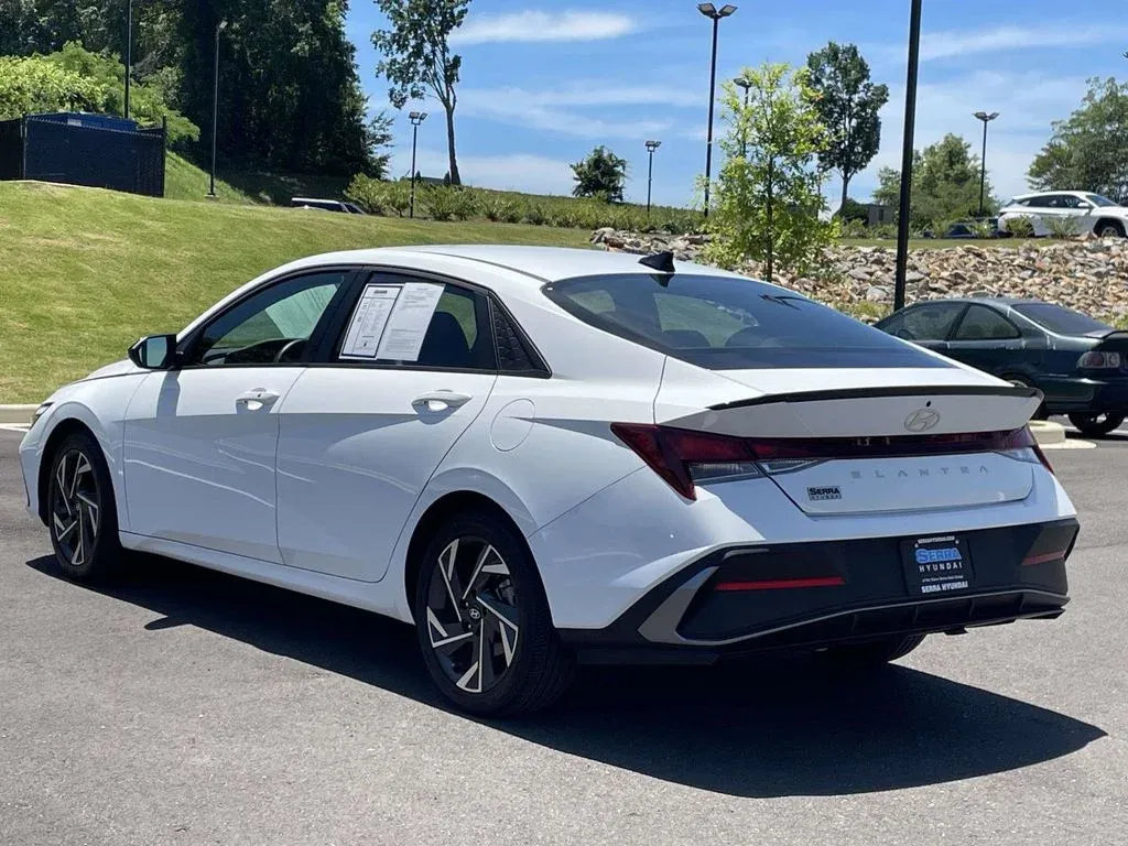 2025 Hyundai Elantra SEL Sport thumbnail 5