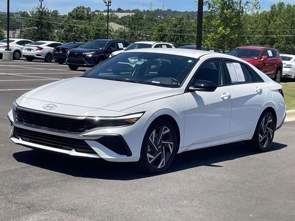 2025 Hyundai Elantra SEL Sport thumbnail 7
