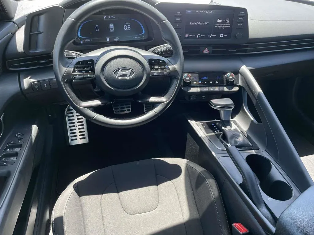 2025 Hyundai Elantra SEL Sport thumbnail 9