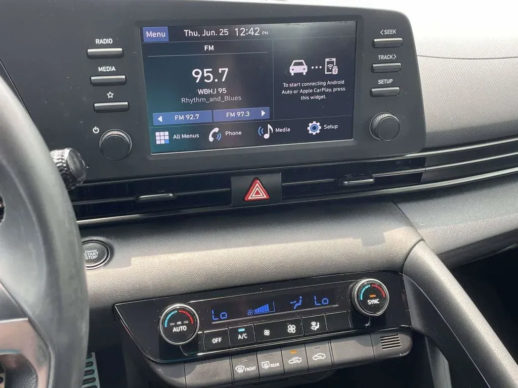 2025 Hyundai Elantra SEL Sport thumbnail 15