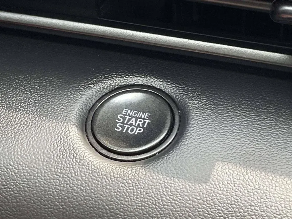 2025 Hyundai Elantra SEL Sport thumbnail 18