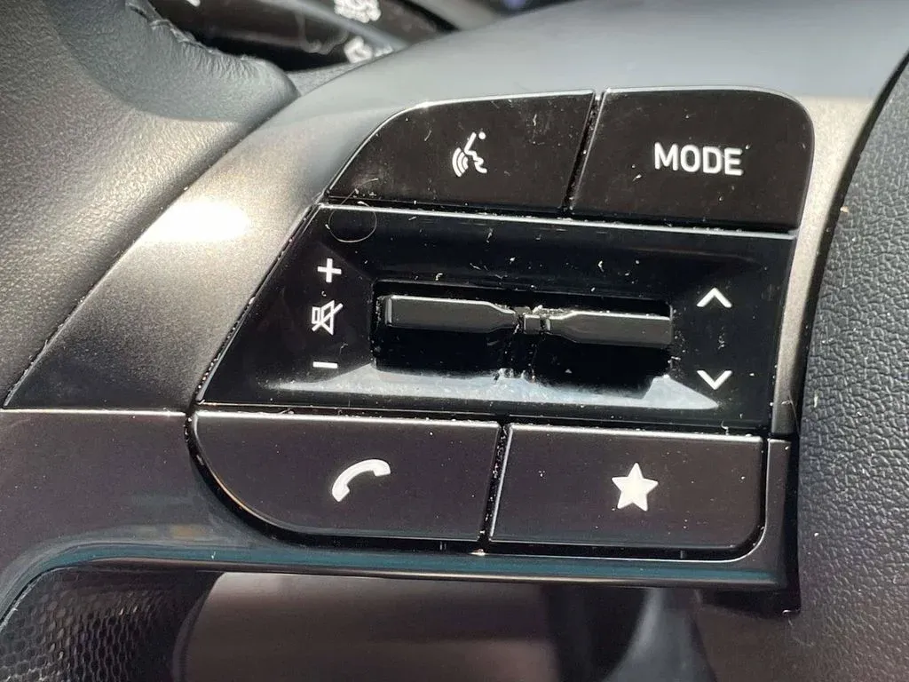 2025 Hyundai Elantra SEL Sport thumbnail 19