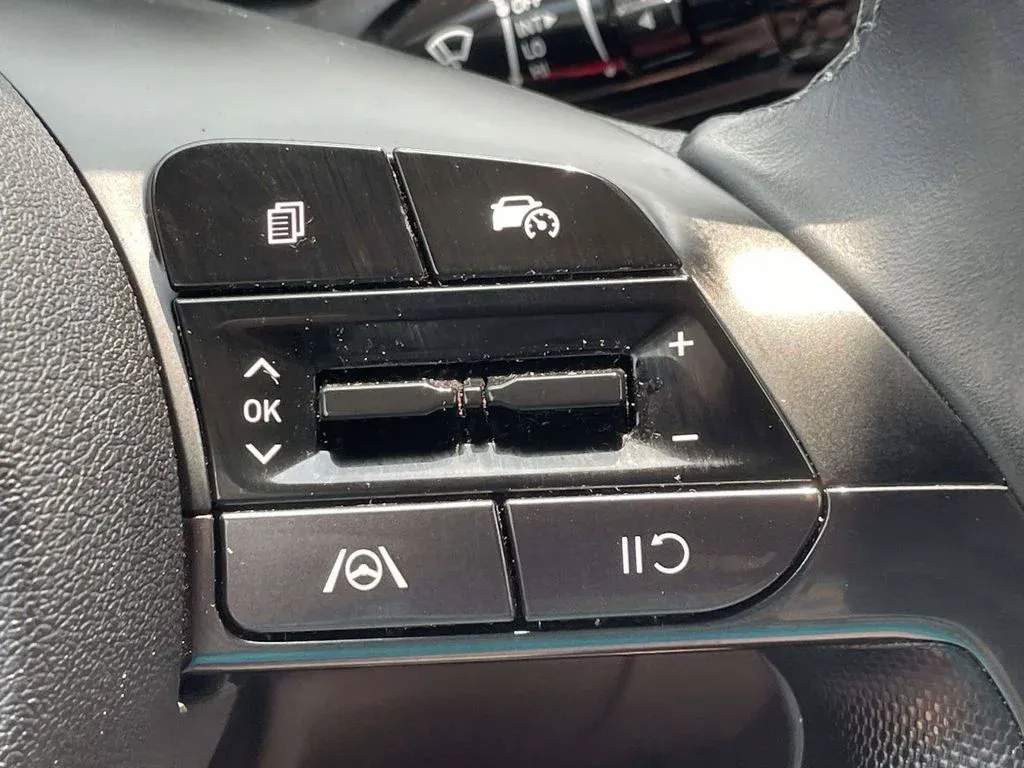 2025 Hyundai Elantra SEL Sport thumbnail 20