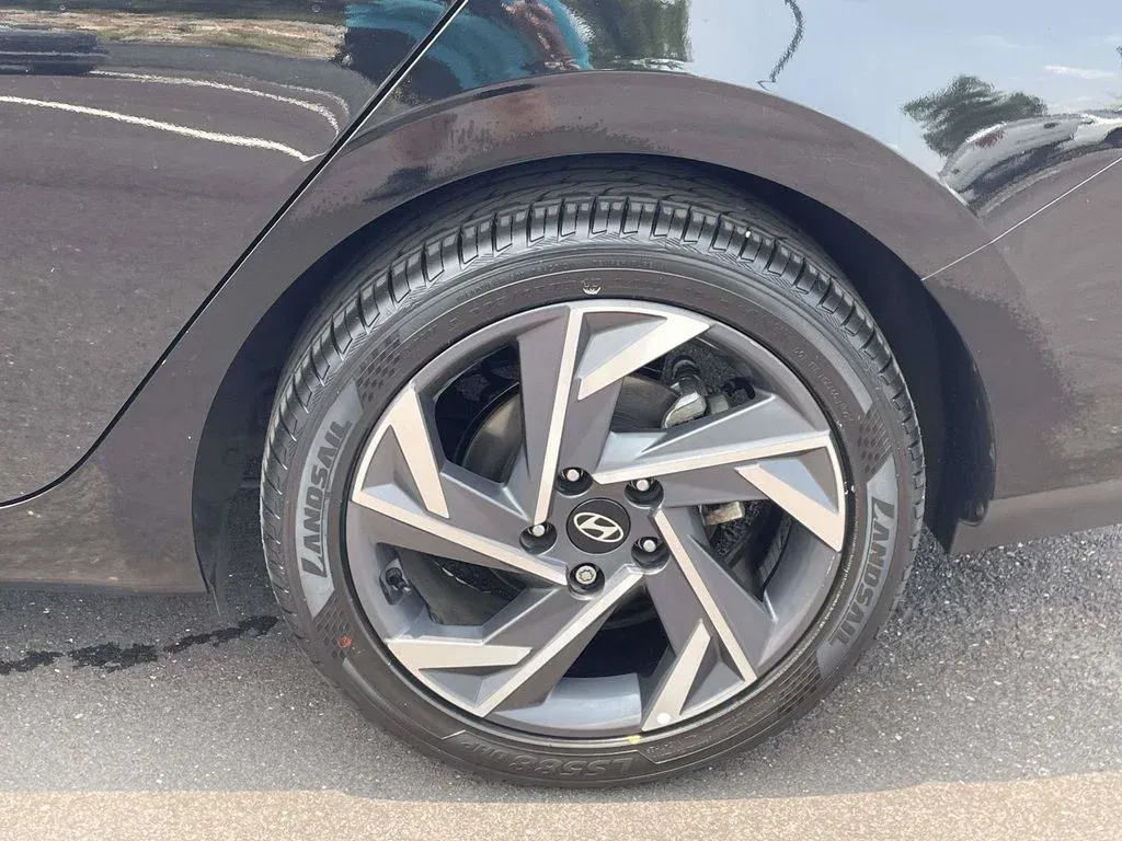 2025 Hyundai Elantra SEL Sport thumbnail 25