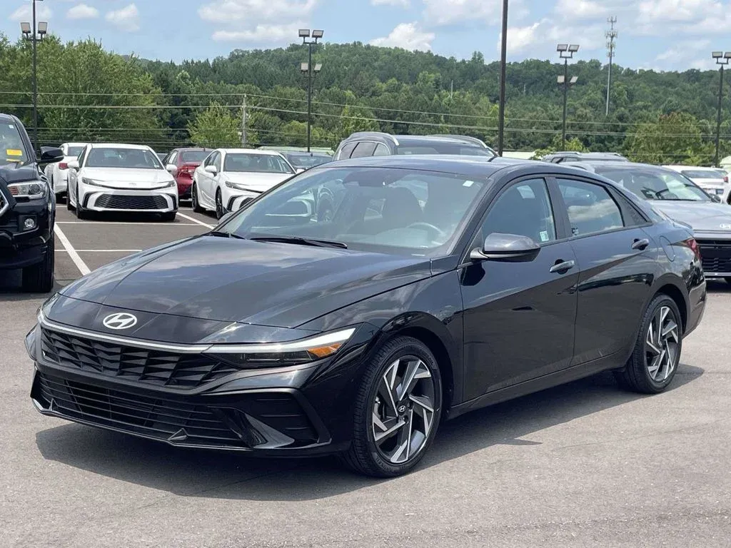 2025 Hyundai Elantra SEL Sport thumbnail 7
