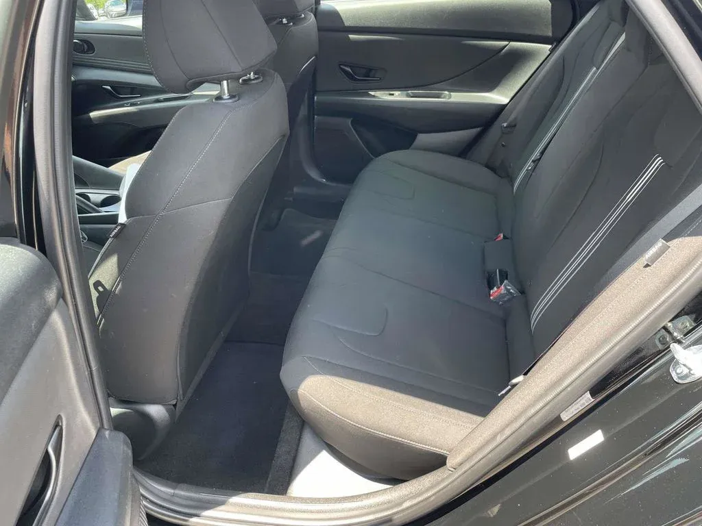2025 Hyundai Elantra SEL Sport thumbnail 10
