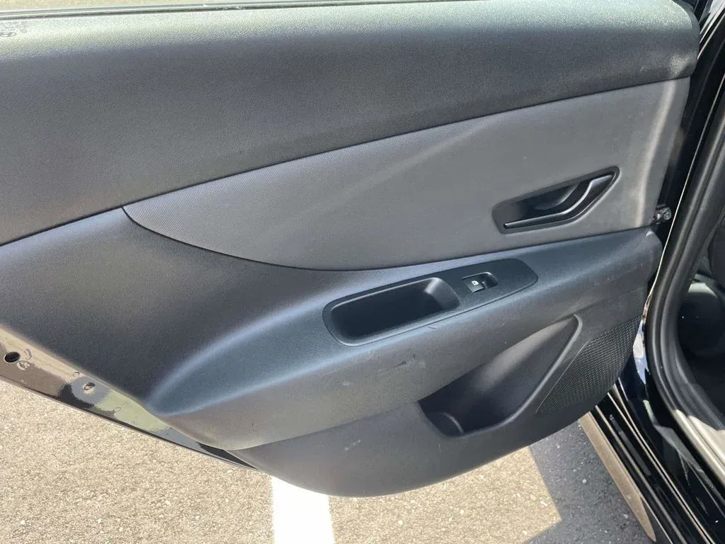 2025 Hyundai Elantra SEL Sport thumbnail 11