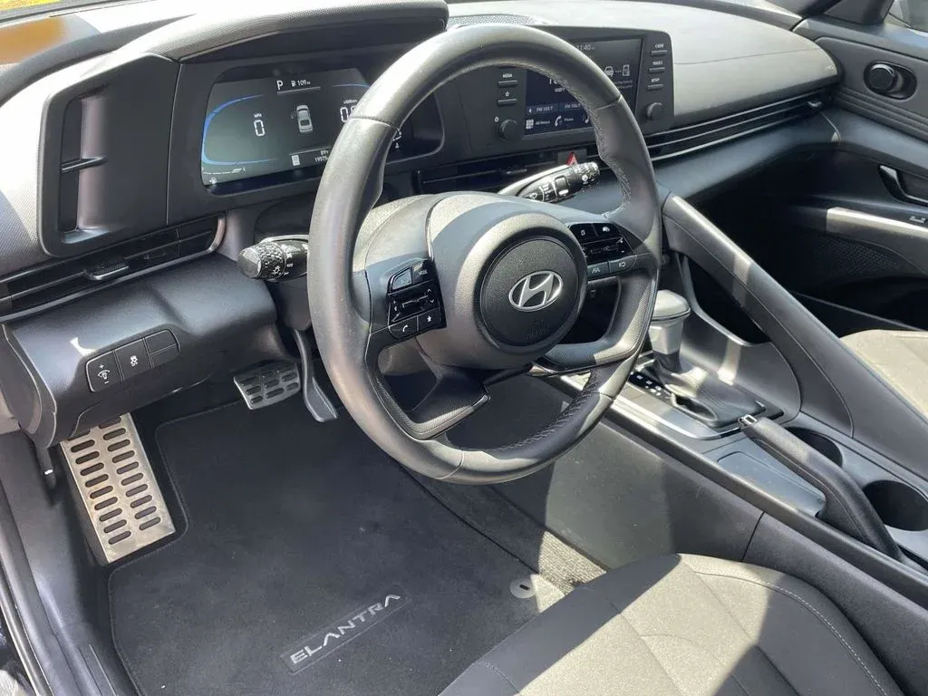 2025 Hyundai Elantra SEL Sport thumbnail 15