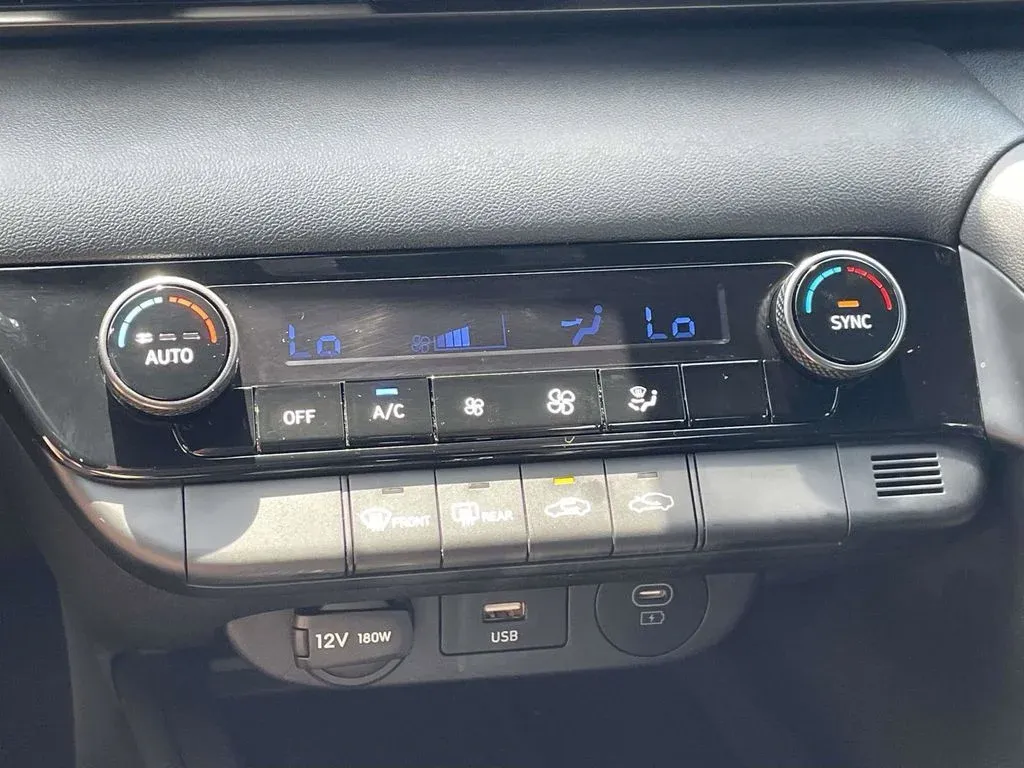 2025 Hyundai Elantra SEL Sport thumbnail 18