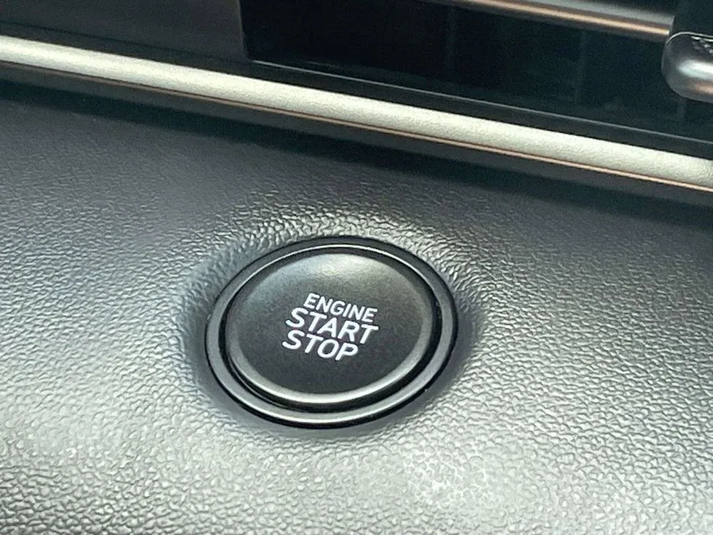 2025 Hyundai Elantra SEL Sport thumbnail 19