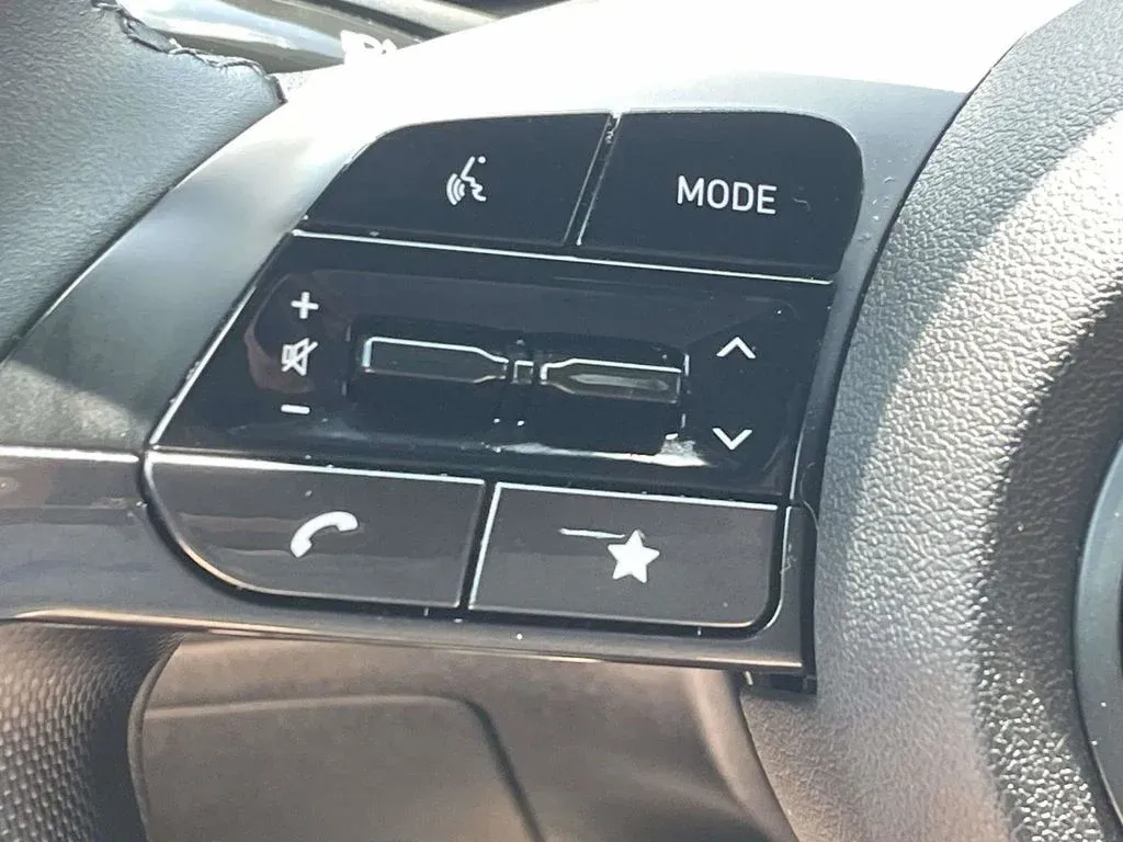 2025 Hyundai Elantra SEL Sport thumbnail 21