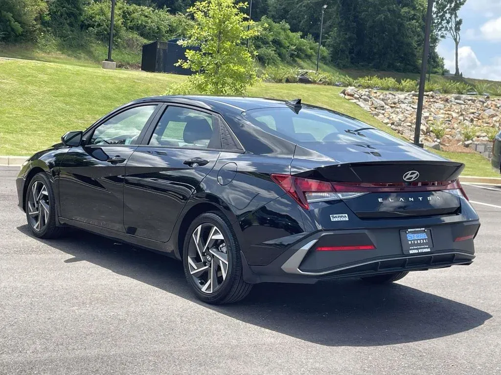 2025 Hyundai Elantra SEL Sport thumbnail 5