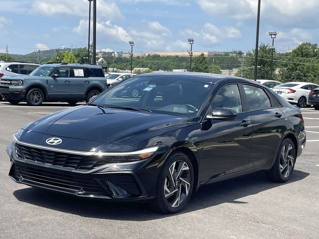 2025 Hyundai Elantra SEL Sport thumbnail 7