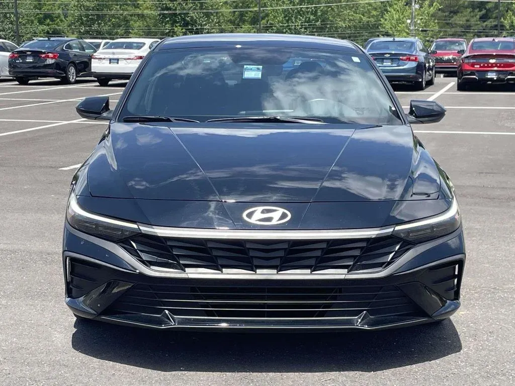 2025 Hyundai Elantra SEL Sport thumbnail 8