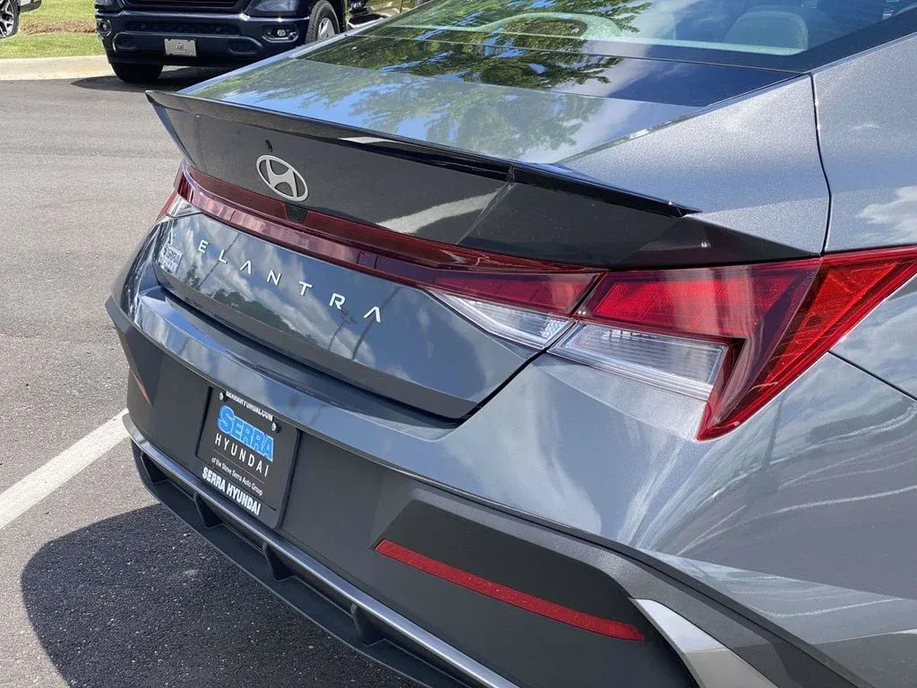 2025 Hyundai Elantra SEL Sport thumbnail 11