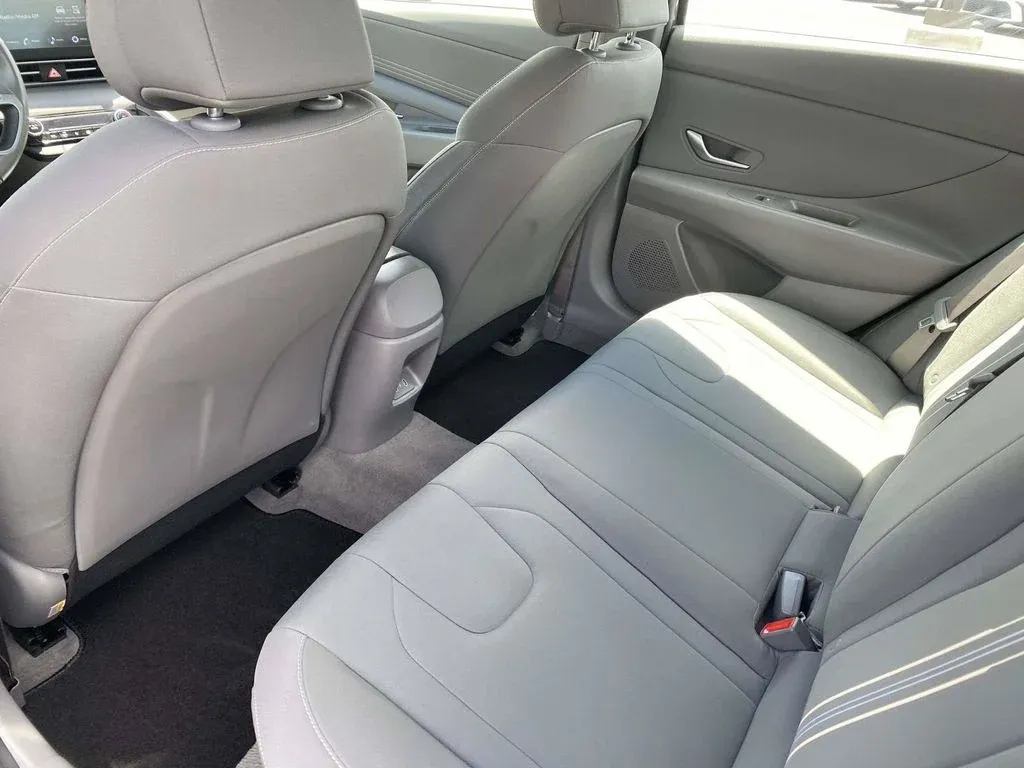 2025 Hyundai Elantra SEL Sport thumbnail 15