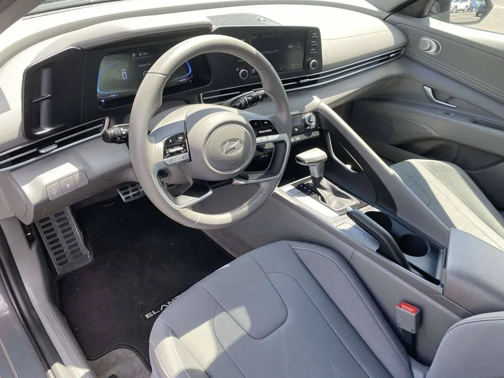 2025 Hyundai Elantra SEL Sport thumbnail 19