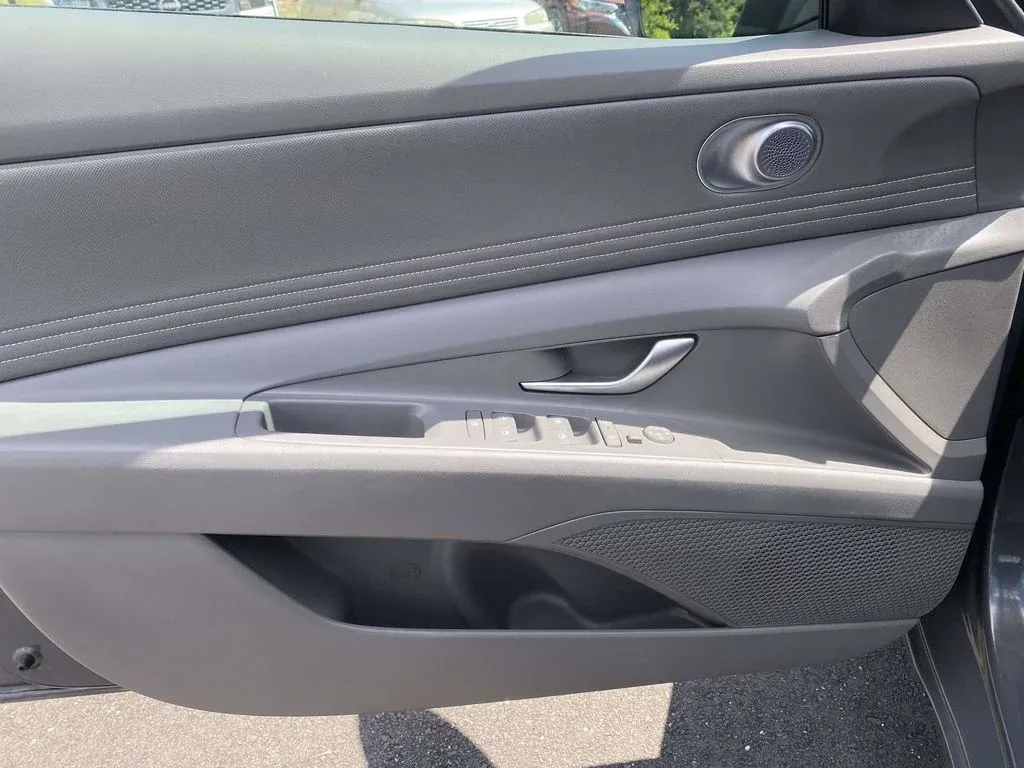 2025 Hyundai Elantra SEL Sport thumbnail 20