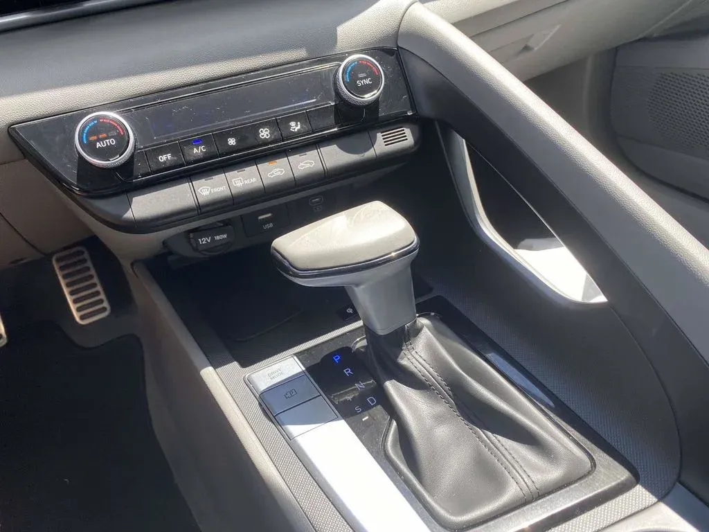 2025 Hyundai Elantra SEL Sport thumbnail 24