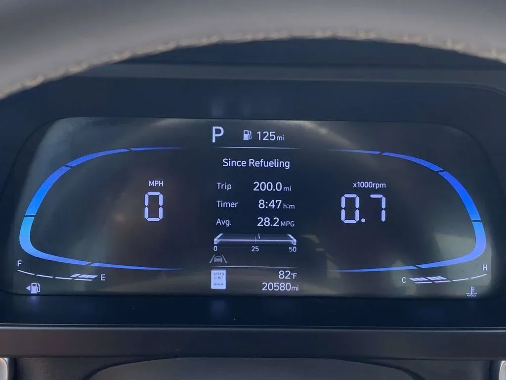 2025 Hyundai Elantra SEL Sport thumbnail 32