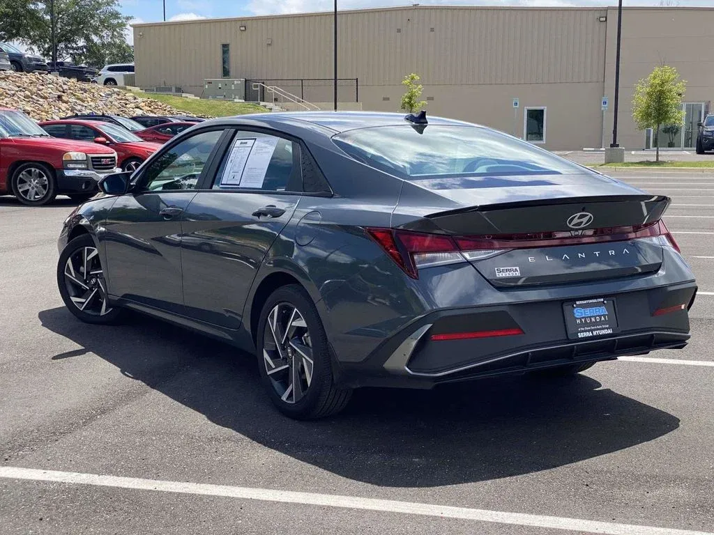2025 Hyundai Elantra SEL Sport thumbnail 5