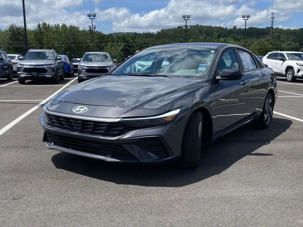 2025 Hyundai Elantra SEL Sport thumbnail 7