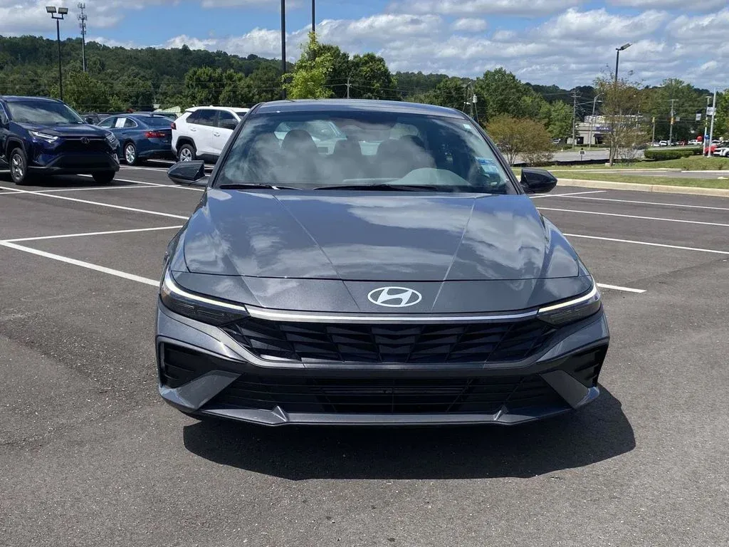 2025 Hyundai Elantra SEL Sport thumbnail 8